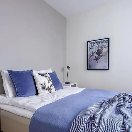 Charming Central Flat On Ground Level. Hf7 *
