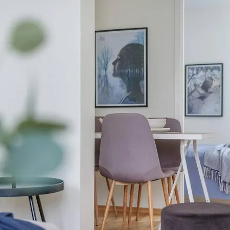 Apartment Charming Central Flat On Ground Level. Hf7